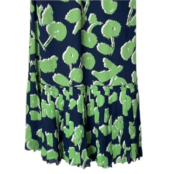 Tory Burch Eloriane Navy/Green Leaf Print Silk
Halter Dress Size 8 - Picture 8 of 14